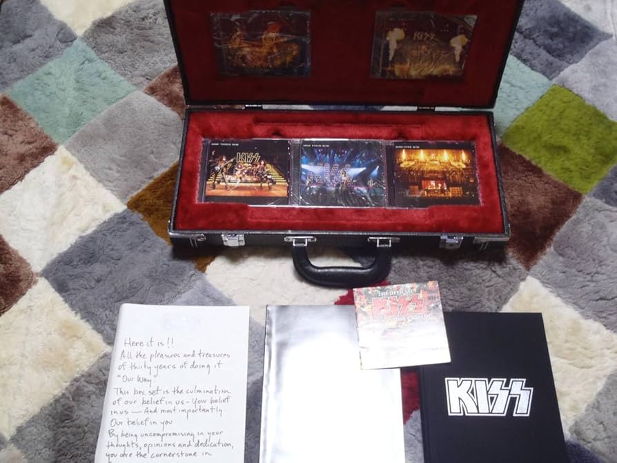なおしさん専用　　KISSボックスセット=KIIS地獄のギター・ケース Amazon.co.jp: KISS BOX 地獄のギター・ケース: ミュージック